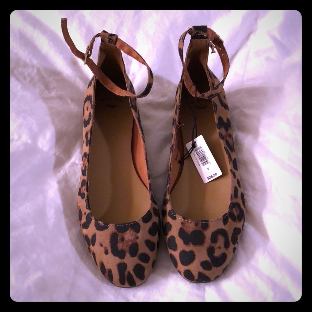 Leopard print flats- size 7 (NEW)